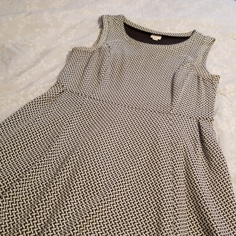 SLEEVELESS DRESS
